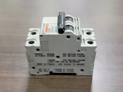 USED MERLIN GERIN 24453