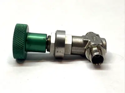 USED SWAGELOK METERING VALVE 1/4"