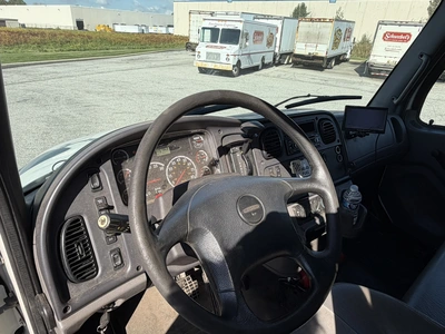 Used 2016 FREIGHTLINER BUSINESS CLASS M2 26' BOX TRUCK Box trucks Ohio US | Miedema Asset Management Group #1709388