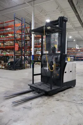 CROWN SP3420-30 STAND-UP ELECTRIC ORDER PICKER LIFT TRUCK | Levy Recovery Group (3)