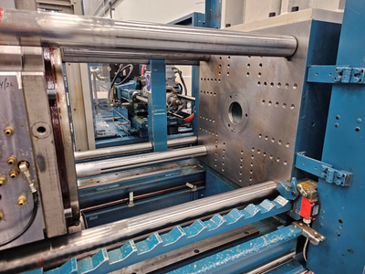 USED 2002 FERROMATIK MILACRON K-TEC 110S/2F