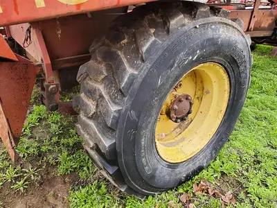 USED NEW HOLLAND 1048