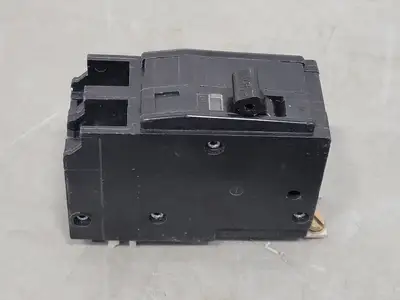NEW SQUARE D QOB2100