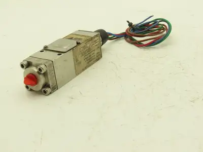 Delta Controls TGR2AAEMHSF Stainless Pressure Switch 40-250 Lbf/sq/in 110/250VAC