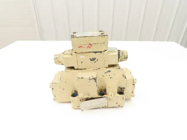 Vickers DG5S-8-2C-T-M-WB-20 Hydraulic Directional Valve DG4V3-6C-M-WB-40