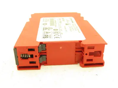 Allen Bradley 440R-N23115 Guardmaster Safety Relay 24VDC MSR126T Ser A
