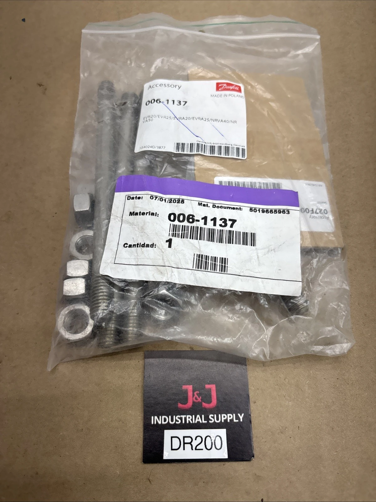 NEW Danfoss 006-1137 Staybolt