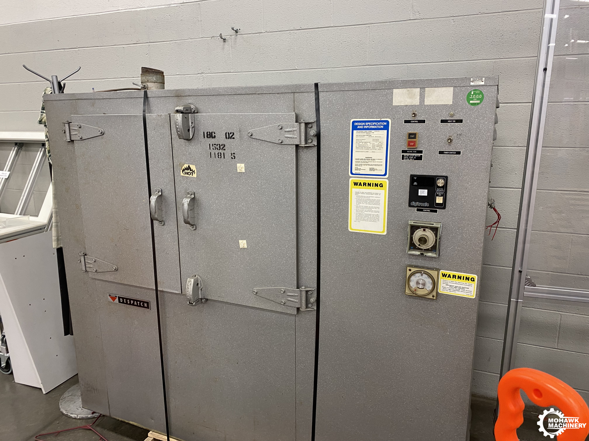 650-DEGREE DESPATCH "V-23HD" BATCH TYPE OVEN w/DIGITRONICS CONTROL & TRAYS