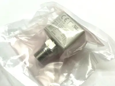 10-ISE20C-R-02-W | SMC  Digital Pressure Switch - New