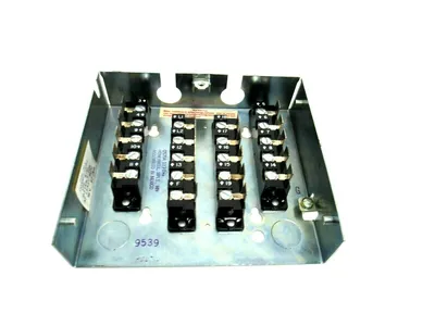 NEW CLEAVER BROOKS 833-1966 MODULE SUBBASE 8331966