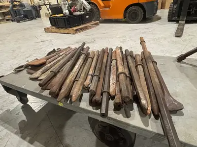Used Chicago Pneumatic Jack Demolition Hammer & Bit Set Hammers Michigan US | Maverick Industrial Sales #1397886