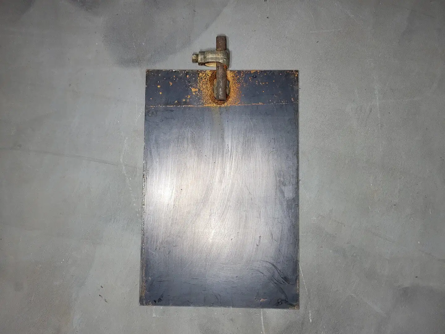 Non-Galvanized Ground Plates with 5/8" Stud 1016BTB-NG