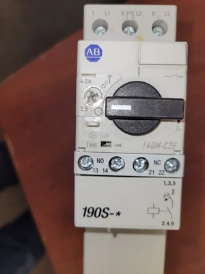 USED Allen-Bradley 140M-C2E-B40 SER B WITH 100-C09D10