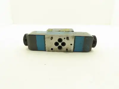 Vickers DG4V-3-7C-M-FW-B6-60 Hydraulic Directional Control Solenoid Valve 110V