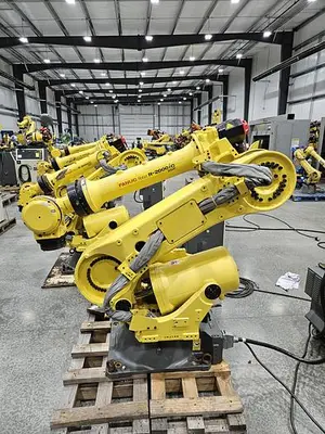 USED 2015 FANUC R-2000IC/210F