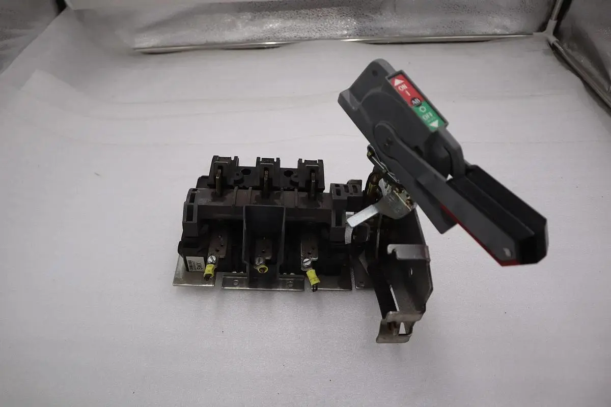 Allen Bradley 1494V-DS30 Disconnect 30 Amp 600 VAC Ser. D STOCK 5847