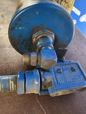USED LINCOLN CENTRO-MATIC CENTRALIZED LUBRICATION SYSTEM