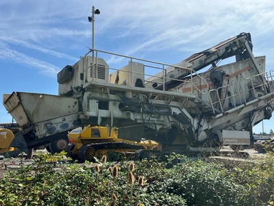 Used 2003 _UNKNOWN_ _UNKNOWN_ Vibratory Screens Oregon US | KNM Equipment Sales & Service #1488921