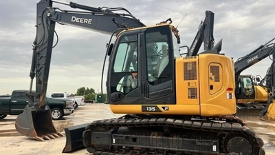 USED 2024 Deere 135 P-TIER
