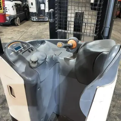 USED 2018 CROWN RR5725-45