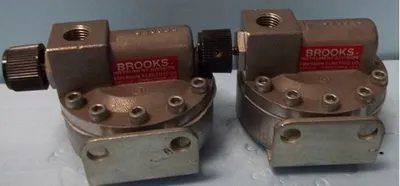 Used BROOKS SGT500-15-580-BV Air Pressure Regulators Texas US | Bamko Surplus Process Equipment #933664