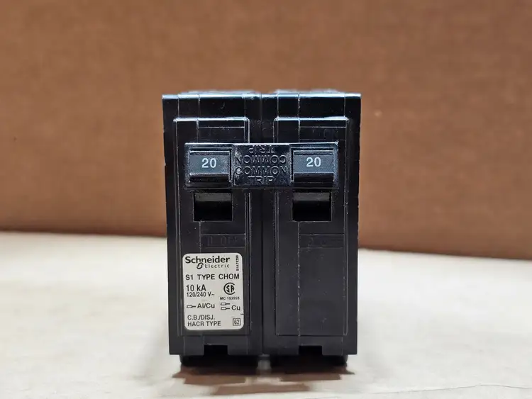 Used SCHNEIDER ELECTRIC CHOM220 Switchgears British Columbia CA | Lenmark #913592