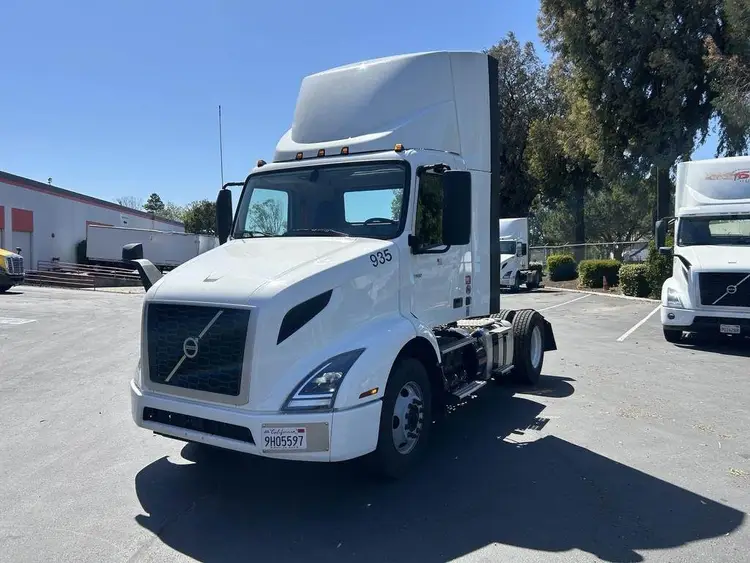 Used 2022 VOLVO VNR42T300 Conventional trucks California US | Ben Kaplan Equipment #1182492