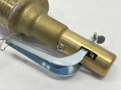 USED APOLLO SAFETY VALVE 2.8 PSIG 1/2" NPT