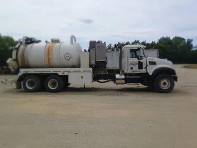 2013 KEITH HUBER Liquid Ring Baron Code & Non-code Liquid Vacuum Tankers | American Contractors Equipment Supply (2)