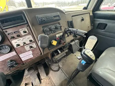 Used 2002 PETERBILT 330 Fuel & Lube Trucks New Jersey US | Proxy Equipment #1425936