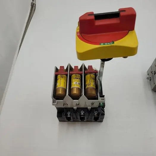 Used SPRECHER+SCHUH SPRECHER+SCHUH L10-NJ030P3 MOLDED CASE DISCONNECT SWITCH 30A 600V Disconnects | ND Industrial Surplus #1221928