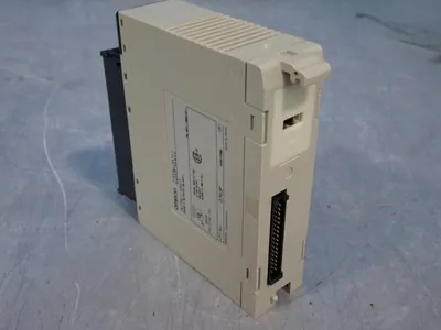 NEW OMRON C200HOD211