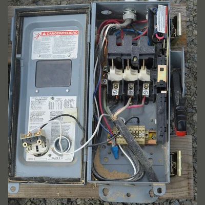 Square D 30 Amp Non-Fusible Disconnect