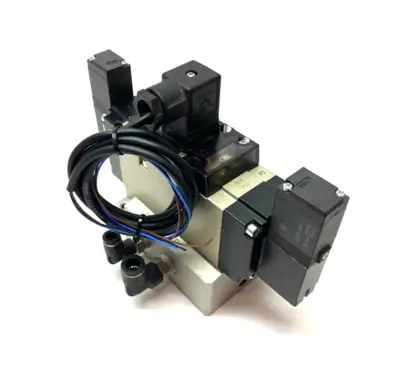 USED SMC 4/5 PORT SOLENOID VALVE 3-POSITION DC21-26V