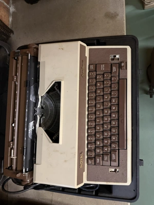 (1) Royal Academy portable typewriter.