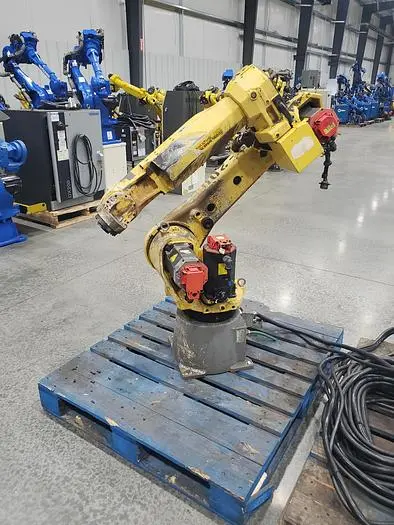 Used 2013 FANUC ARCMATE 120IC Robots Ohio US | Six Axis Solutions #397858
