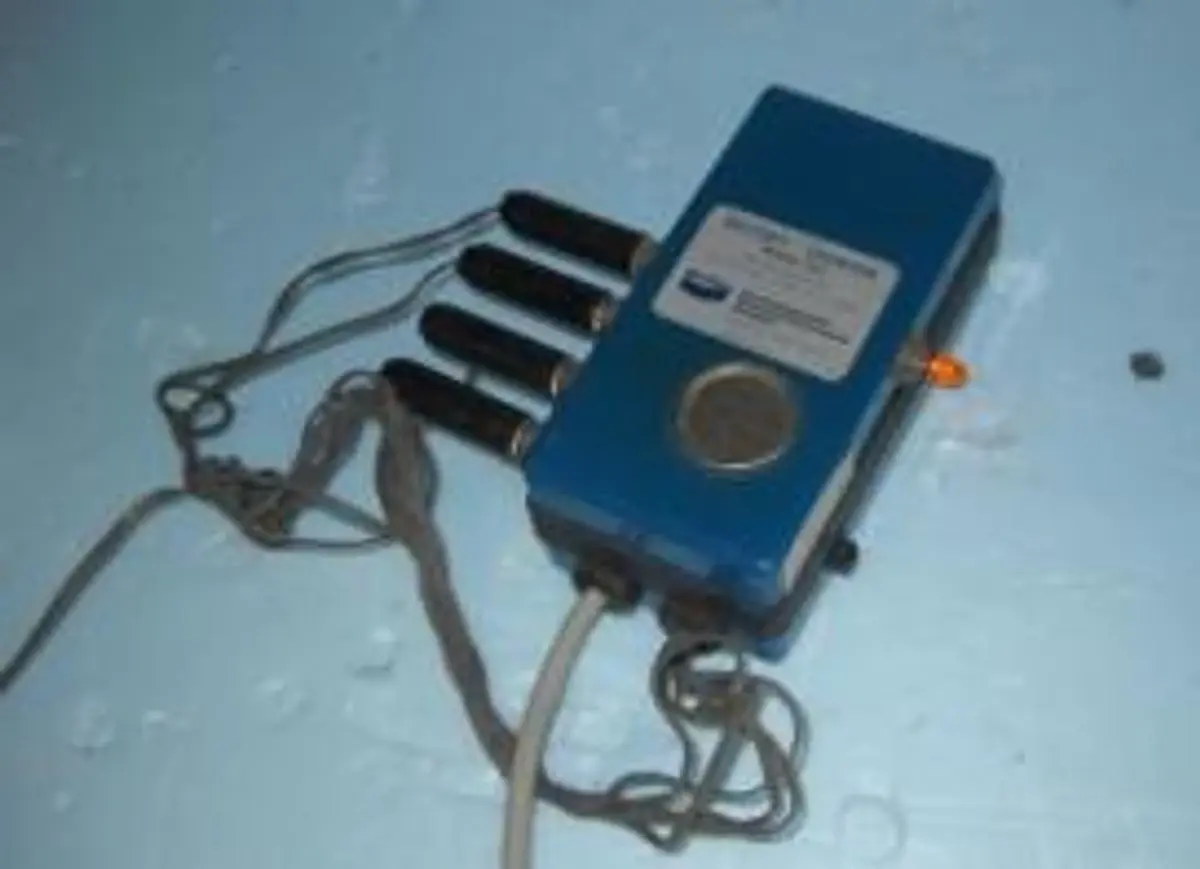 QTY. 1. BATTERY CHARGER MODEL 565 P/N 2419268-0117...