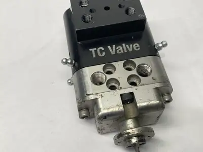26D918 | Graco  Twin Control Dispensing Valve - Used