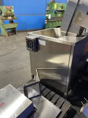 Used CHASELOGEMAN CORP FPCC212CW Bottle Feed Hopper Elevator Ohio US | HGR 24 #1006506