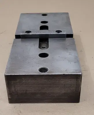 ANCHOR VISE – 9IN L X 4IN W X 2IN H