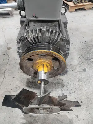 Motor off 300 TON KOMATSU L2M300-3BM / Hitachi 37 KW 4 Pole Type: TFO Form: KK 3 Phase Induction Motor