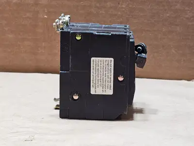 USED SQUARE D QOB330