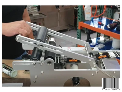 Semi automatic Round Bottle Labeling Machine #34654