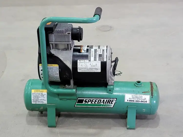 Used SPEEDAIRE SDR5F237 Air Compressors (Misc) British Columbia CA | Lenmark #270963