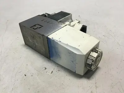 USED VICKERS DG4V32AMP7H7P1050
