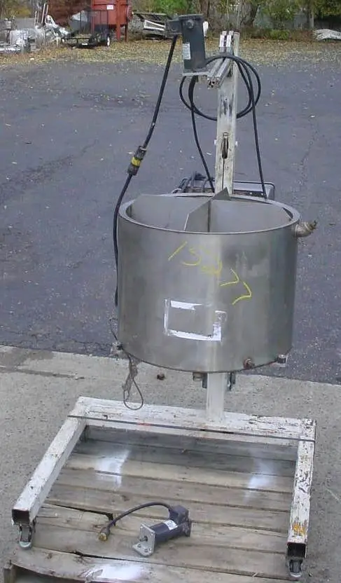 USED FOUR COMPARTMENT TANK 40 GALLON