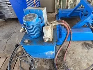 8" OPI (OILFIELD PRODUCTS) MODEL #BU-63 HYDRAULIC MAKE-UP & BREAK-OUT PIPE/TUBE MACHINE: STOCK #24492
