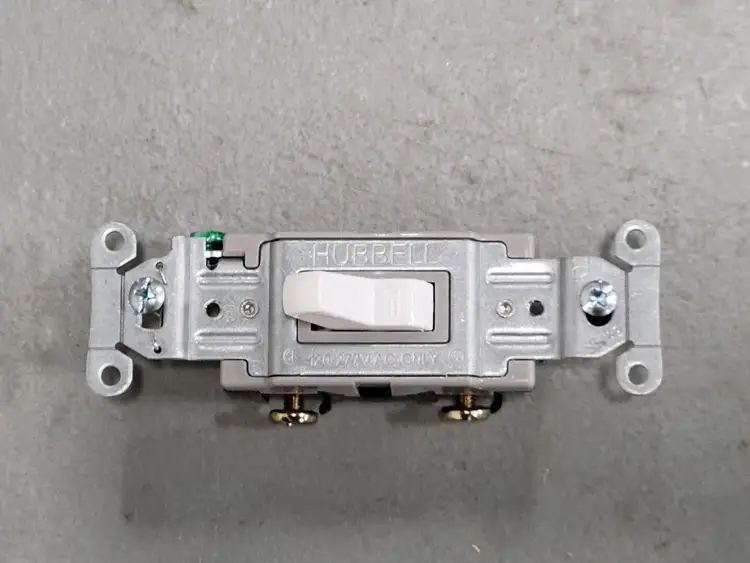 New | in-Stock HUBBELL CSB120W Switchgears British Columbia CA | Lenmark #244581