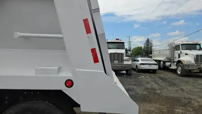 USED 2013 PETERBILT 386