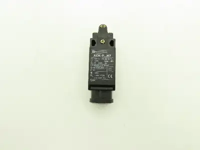 Telemecanique XCK P102H7 Limit Switch Roller Plunger 240vac 3A
